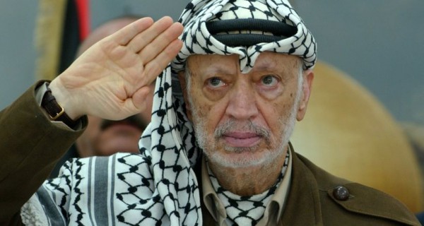 جنرال "إسرائيلي" يكشف عن وثيقة سرية بخط يد شارون ضد الراحل عرفات