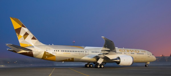 طائرة الاتحاد للطيران طراز بوينغ 787-9 تباشر خدماتها التجارية