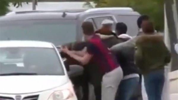 ميسي يقود سيارة أوباما بتهور مخيف