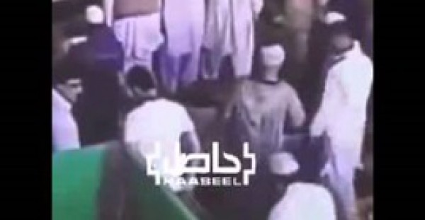 معركة داخل مسجد للنزاع حول مكان الصلاة