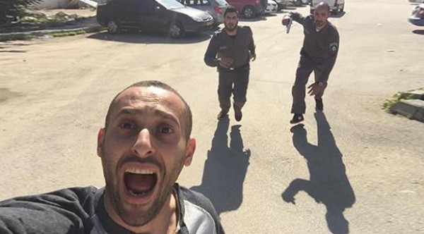 شاهد الصورة … مغني "راب" فلسطيني: "سلفي والجيش الإسرائيلي خلفي"‎