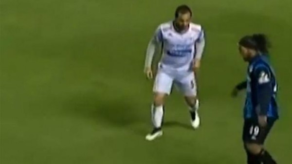 رونالدينيو يستعيد تألق الماضي بهذه الحركة