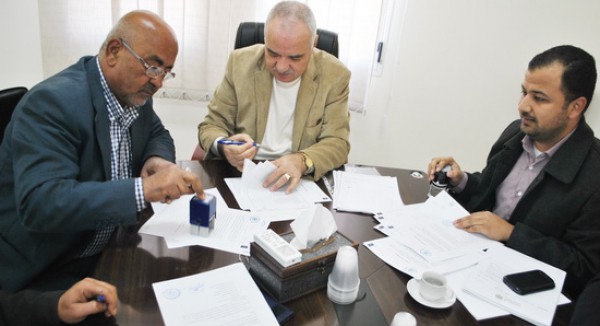 بلدية سلفيت توقع اتفاقية تعبيد و تأهيل الطريق الرابط بين سلفيت و اسكاكا