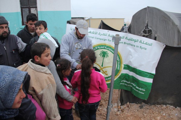 الحملة الوطنية السعودية تغطي كامل مخيمات النازحين السوريين في حلب بكسوة الشتاء