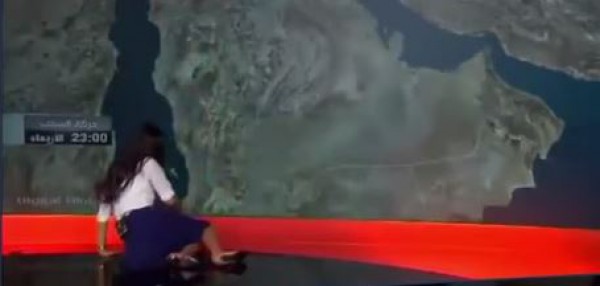 سقوط مذيعة العربية بشكل مؤلم على الهواء مباشر
