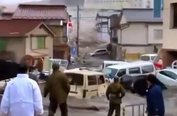 الأكثر مشاهدة على العالم.. شاهد بالفيديو: لحظات مرعبة في مقطع يبث لأول مرة لتسونامي اليابان