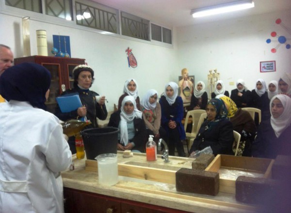 وفد تربوي بريطاني يزور مدرسة بنات فاطمة سرور الثانوية في محافظة قلقيلية