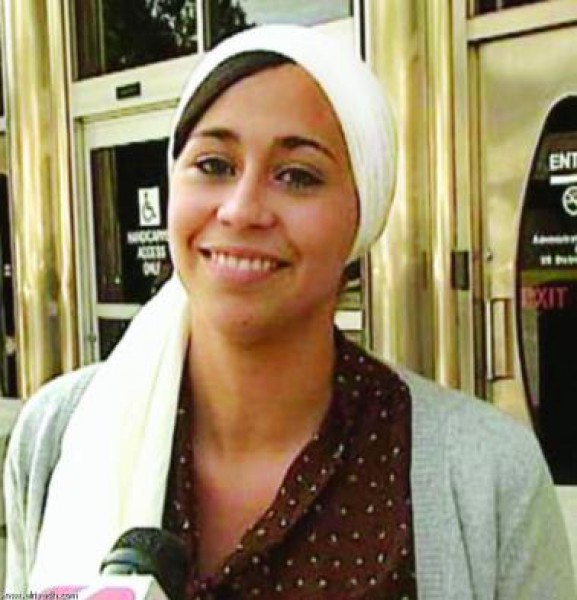 امرأة مسلمة تلقى دعما كبيرا بعد حرمانها من وظيفتها بسبب ارتداء الحجاب