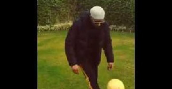 بالفيديو: محمد رمضان يفاجئ جمهوره بمهاراته في كرة القدم