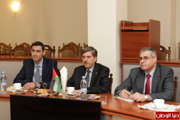 السفير د. خالد عريقات يلتقي رئيس جامعة بيلاروسيا الحكومية للطب