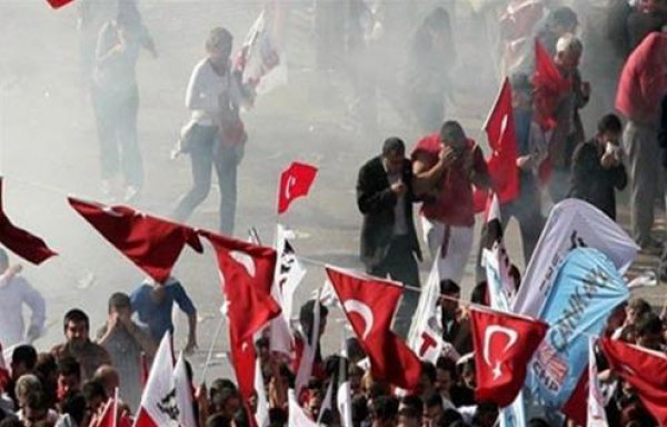 اشتباكات بين الشرطة ومتظاهرين في بلدة "جيزرة" بتركيا