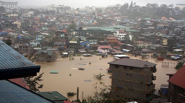 الفيضانات تدمر مئات المنازل في الفلبين