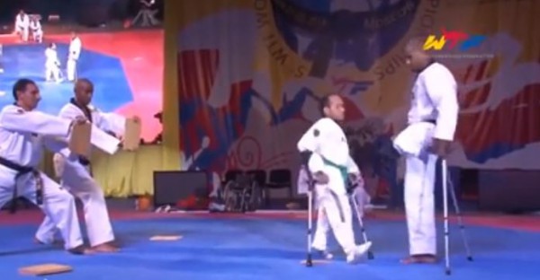 إرادة وحياة ..شاهد لاعب كراتيه يتحدي الإعاقة