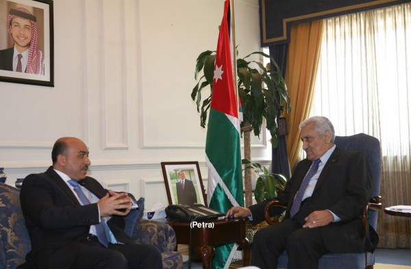 الحساينة يلتقي رئيس الوزراء الأردنى بعمان ويطلعه على نتائج إعادة الإعمار ومعاناة المواطنين بغزة