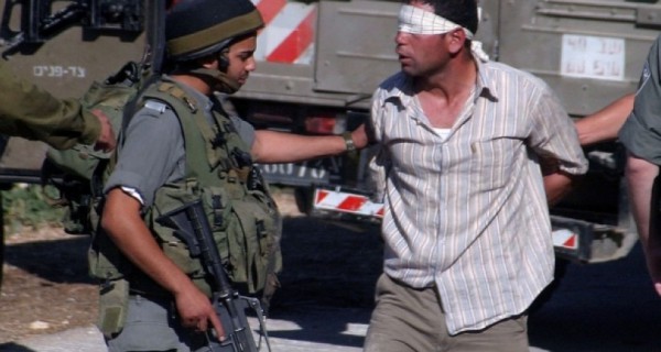 اعتقال شاب حاول طعن جندي "إسرائيلي"