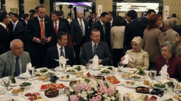 مختبر خاص لفحص طعام أردوغان خوفاً من تسميمه
