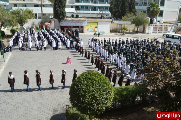 مدارس غزة تحوّل طابور الصباح للوحة فنية على أنغام وكلمات " النشيد الوطني"