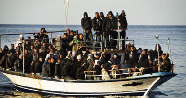 اتهام تونسى بقتل وغرق 10 مهاجرين إلى إيطاليا