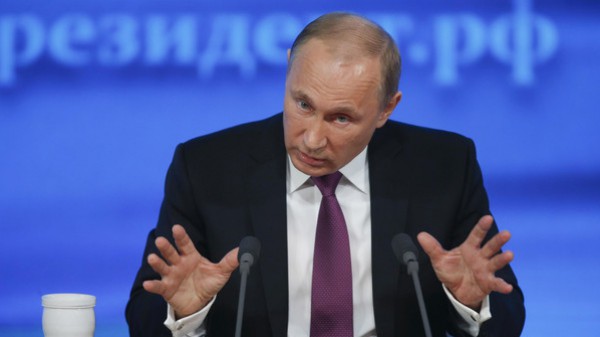 رئيس روسيا يخفض 10% من راتبه مع تداعيات هبوط النفط