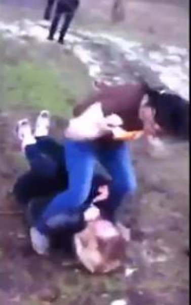 شجار قوي بين مجموعة من الفتيات في إحدى المدارس الروسية