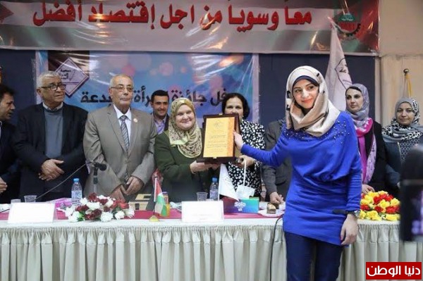 امتثال النجار اول سيدة فلسطينية في المهجر تنال جائزة المرأة المبدعة
