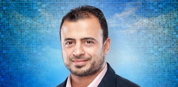 مصطفى حسني : زينوا القرآن بأصواتكم