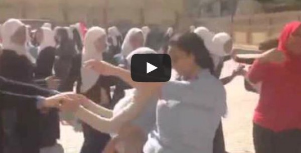 وصلة رقص لطالبات بالإسكندرية