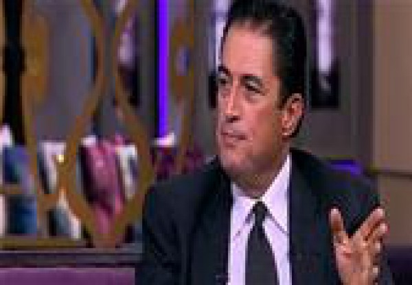 محافظ الإسكندرية لـ «منى الشاذلي»: «معنديش تاتو»