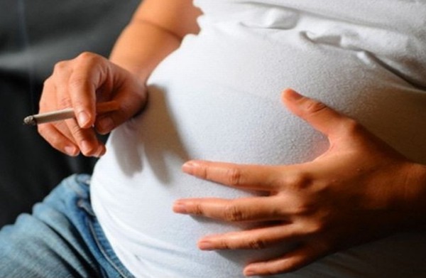 تدخين الأم يزيد خطر إصابة الجنين بالسكري