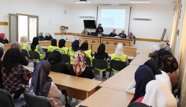 كلية طب الاسنان في الجامعة العربية الامريكية تنظم محاضرة في مدرسة بنات طوباس الثانوية