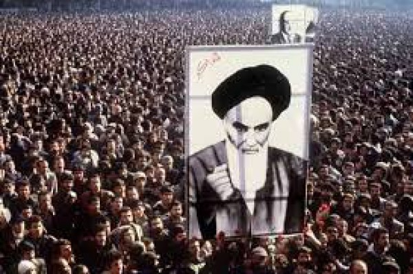مركز البحرين للدراسات:الثورة الاسلامية بايران تسببت بتصفية كل من شارك بالثورة لصالح فصيل الخمينى