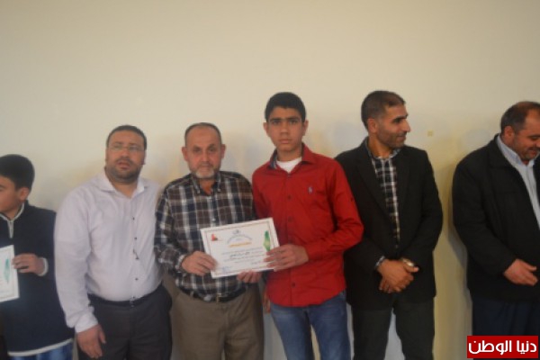 اللجنة الاهلية تكرم الطلاب المتفوقين