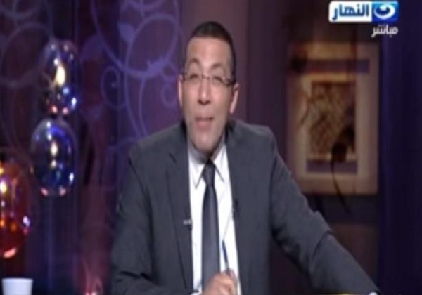 خالد صلاح: سكرتيرة مدرسة ببني سويف تضرب المديرة بالحذاء
