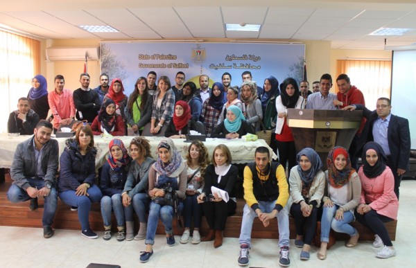 وفد طلابي من جامعة القدس يزور محافظة سلفيت ويلتقي مسيرها