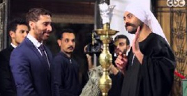 أكرم الشرقاوي ساخرًا: مواجهة أزمة الكهرباء بـ"الشيشة"