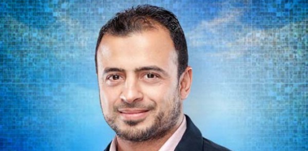 مصطفى حسني: الله مركزية الحياة