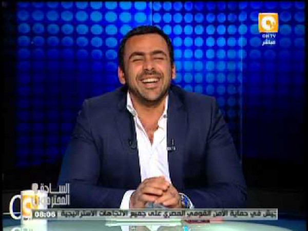 والدة يوسف الحسيني تفاجئه بمكالمة على الهواء