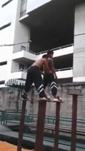 شابان لهما موهبة خطيرة جدا