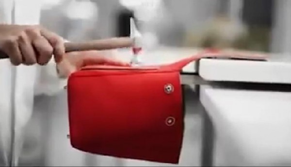 شاهد كيفية صناعة شنط اليدين الجلدية للسيدات