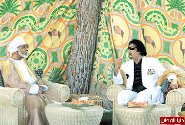 ليبيا انصار القذافي يقومون باحتفالات جماهيرية  كبيرة ابتهاجا بعودة السلطان قابوس