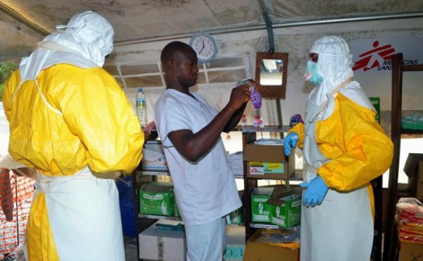الإيبولا وفيروس نقص المناعة البشرية: كيف نغير السلوك على المدى الطويل؟