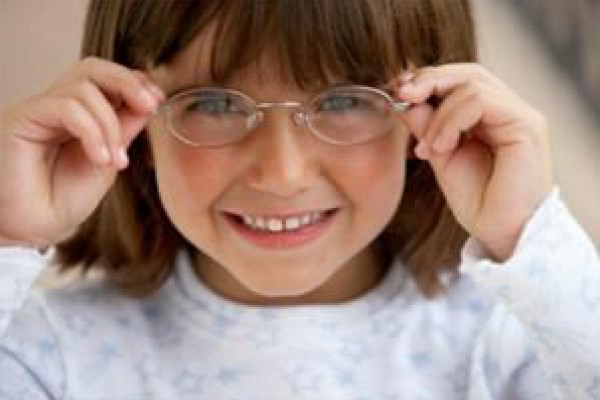 أهم النصائح لحماية عيون الأطفال