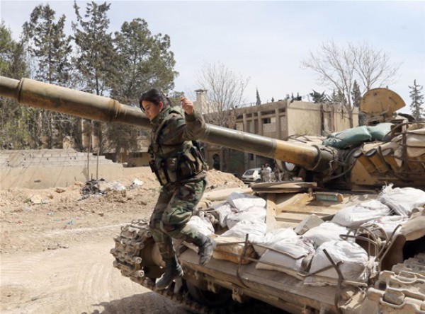 بالصور.. بشار الأسد يدفع بكتيبة " فاتنات سوريا المغاوير " للصفوف الأولى