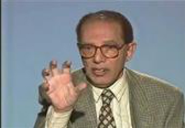 رؤيا عجيبة كانت سببا في عودة د. مصطفى محمود من الإلحاد إلى طريق الإيمان