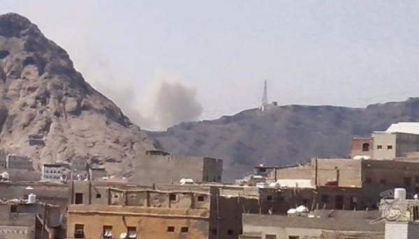 سلسلة انفجارات في مستودع للأسلحة بعدن في اليمن