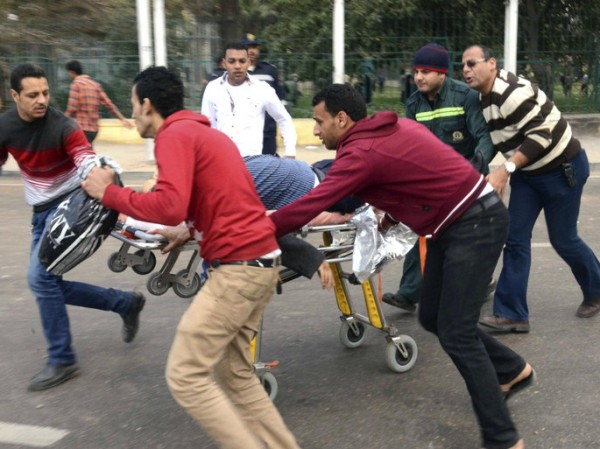 انفجار أمام جامعة القاهرة يسفر عن إصابة 5 من الشرطة في مصر