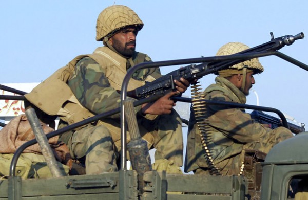 مقتل 30 مسلحا في معارك مع الجيش الباكستاني والمتشددون ينفون