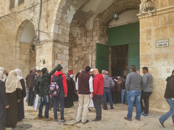 بالفيديو..شرطة الاحتلال تصعق شاب من الناصرة بالكهرباء وتعتدي بهمجية على النساء في المسجد الأقصى