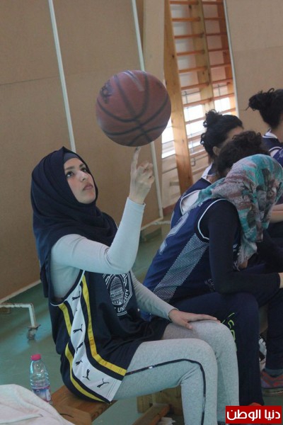 الآء سبيتاني نجمة جامعة القدس ابو ديس بلعبة كرة السلة