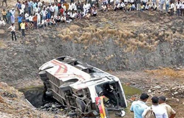 مقتل 11 شخصًا وإصابة 26 آخرين في حادث انقلاب حافلة شرق الهند